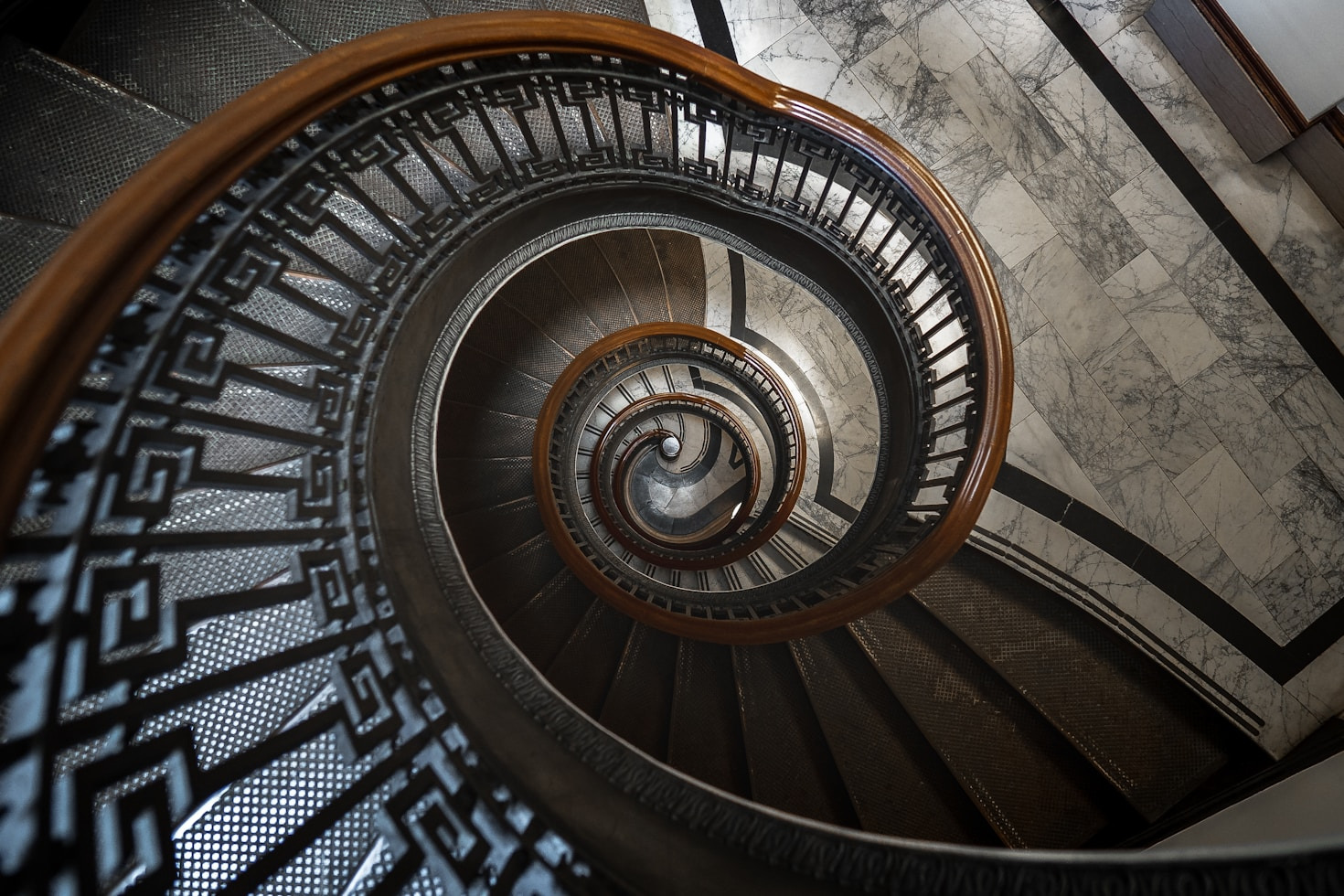 The Mathematics Behind the Golden Ratio Phenomenon